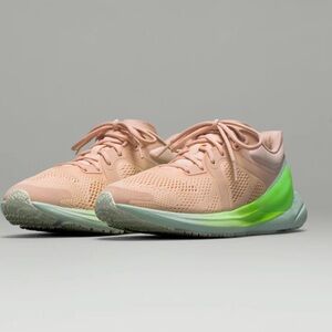 Lululemon BlissFeel Women’s Running Shoe SIZE 8.5 US